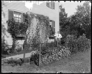#90 Wilson Street, end view, Walter Radcliffe leaning on window box, 2nd prize views