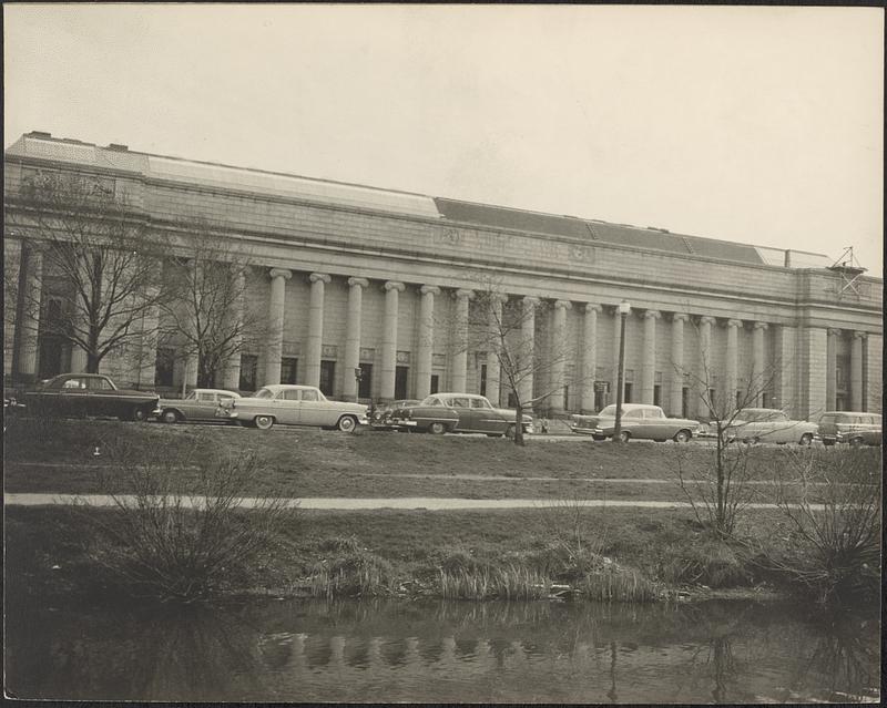 Exterior view of the Museum of Fine Arts, Boston, Fenway entrance