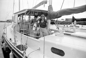 Motor sailor heading south in transit in Chelsea