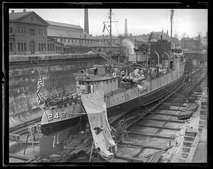 USS King (DD-242) in drydock, Navy Yard