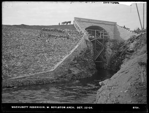 Wachusett Reservoir, West Boylston Arch under construction, West Boylston, Mass., Oct. 22, 1904