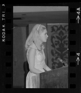 Tricia Nixon addressing meeting of the American Association for Cancer Research