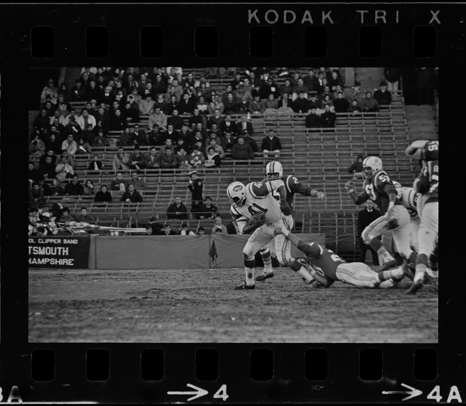 New York Jets player breaking away from group during a game against the New England Patriots