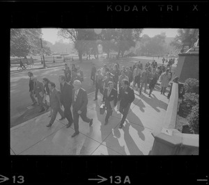 Mayors of other big cities take a tour of Boston's Back Bay neighborhood