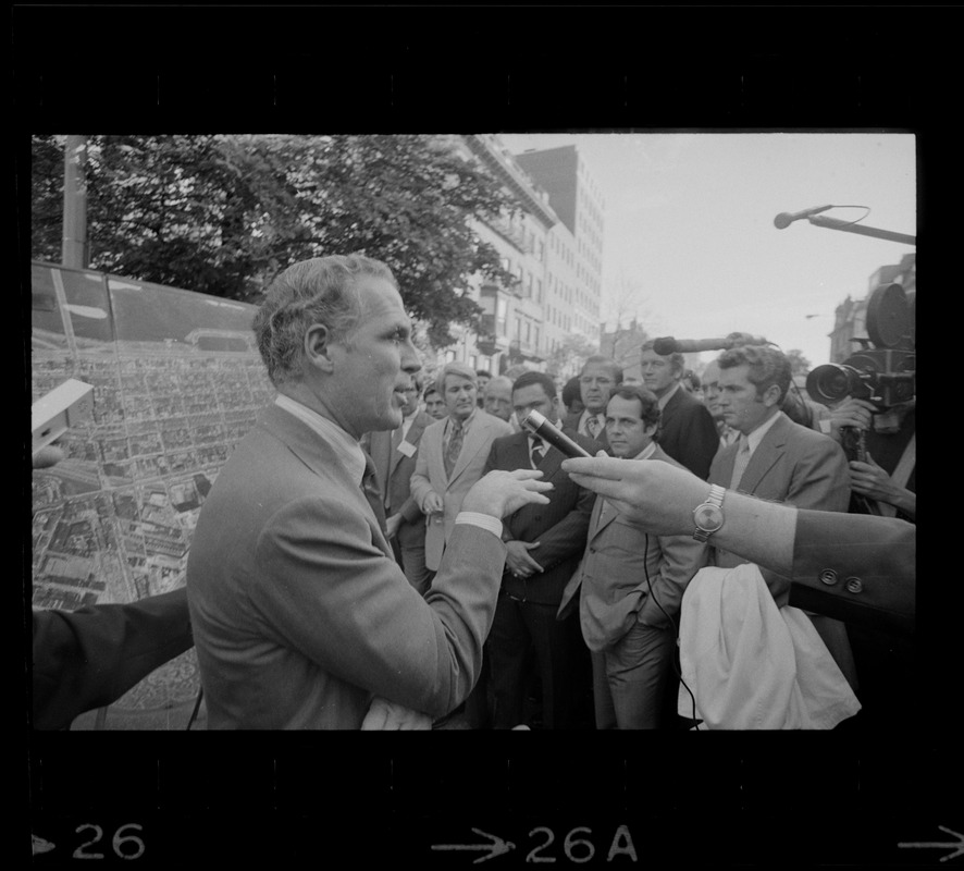 Mayor White talks with visiting big city mayors during their tour of Boston's Back Bay area