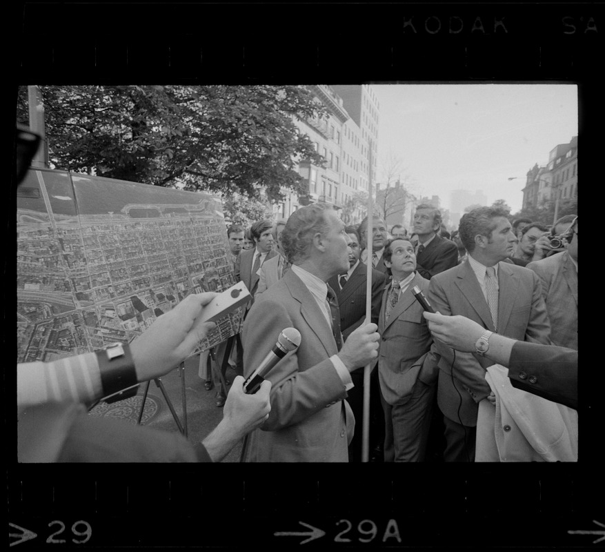 Mayor White talks with visiting big city mayors during their tour of Boston's Back Bay area