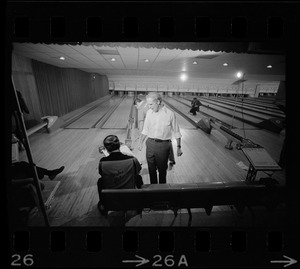 Mayor Kevin White talking with Boston Police bowling team member at Lucky Strike Alley