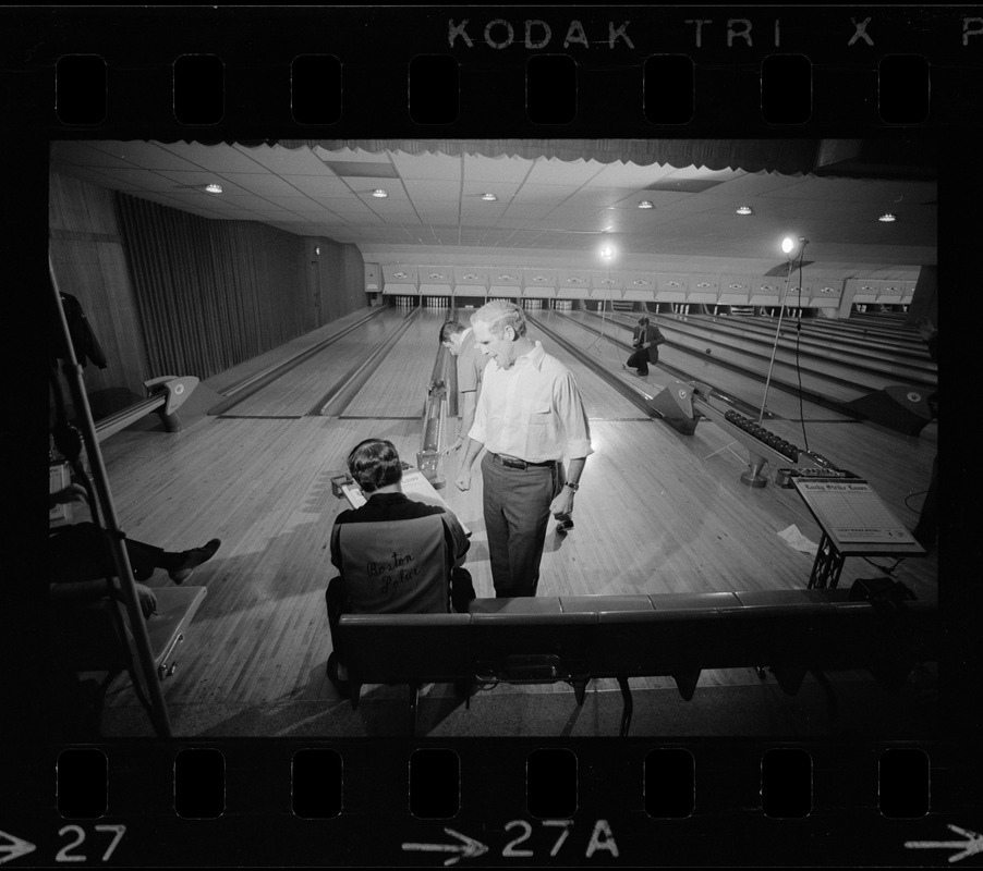 Mayor Kevin White talking with Boston Police bowling team member at Lucky Strike Alley