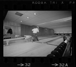 Mayor Kevin White bowling with Boston Police bowling team at Lucky Strike Alley