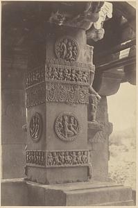 Pillar in Durga Temple, Aiwalli
