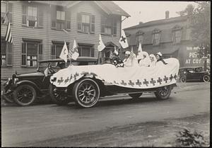 Parade, 1924