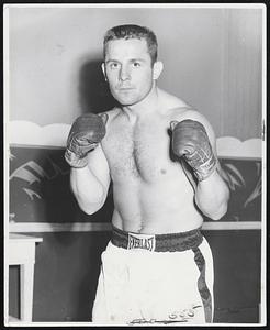 Lowell's Billy Ryan, sporting a 23-3-2 record including 17 knockout wins, will be seen over Channel 5 tonight when he meets Chicago's Sonny Ray at the Windy City. A protege of Allie Columbo, ex-chief adviser.