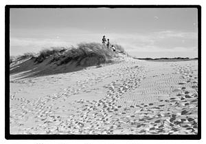 Nito Carolyn & Pablo sand dunes