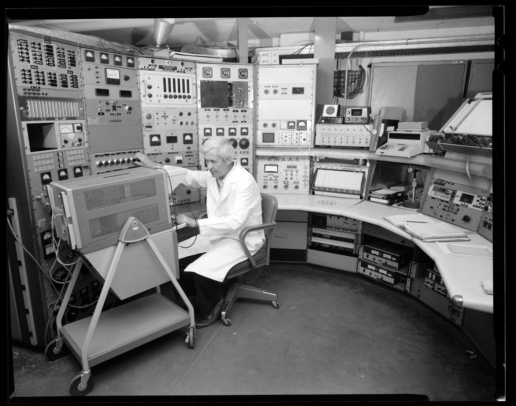 Radiation lab, linac control room