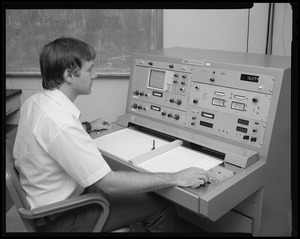 Radiation lab, Bruker ESR spectro meter control console