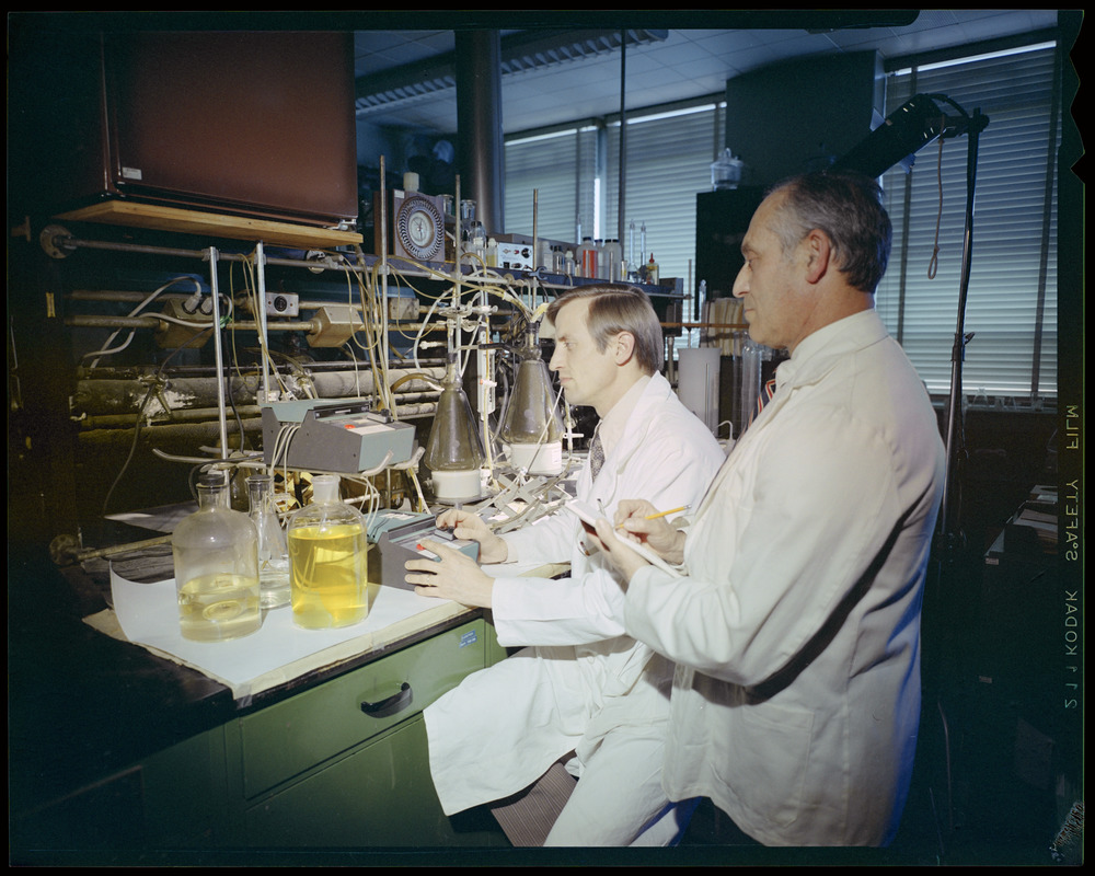 Personnel - lab shot, equipment, white coats