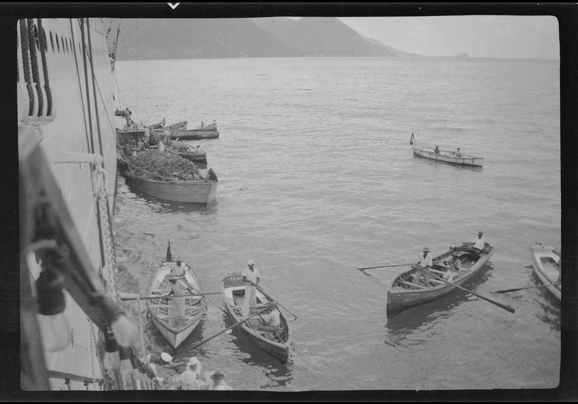 Loading bananas at Dominica