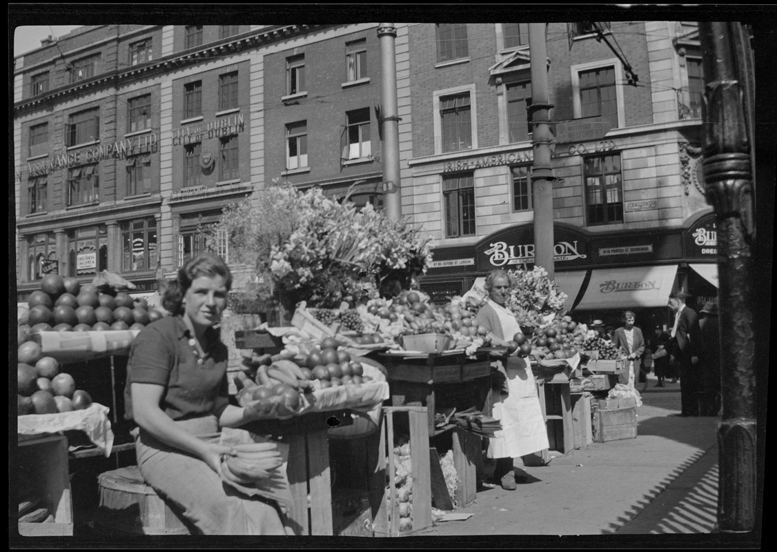 Flower sellers at Nelson's Pillar, Mary Lynch in foreground