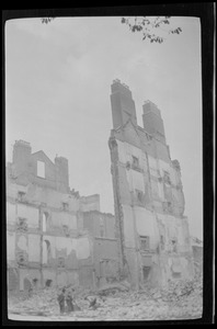 Ruins in O'Connell St., Dublin, after the fighting and the fire
