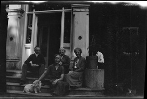 Dun Emer, Dublin, Miss Gleeson, Gracie and Biddy, Andrew Dillon, Ellen F., May Kirby behind the geraniums