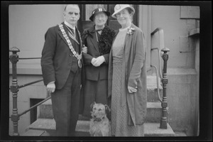 The Lord Mayor, Alfred Byrne and Mrs. Leamy with Ellen F. O'Connor