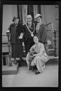 The Lord Mayor, Alfred Byrne and Mrs. Leamy with Ellen F. O'Connor