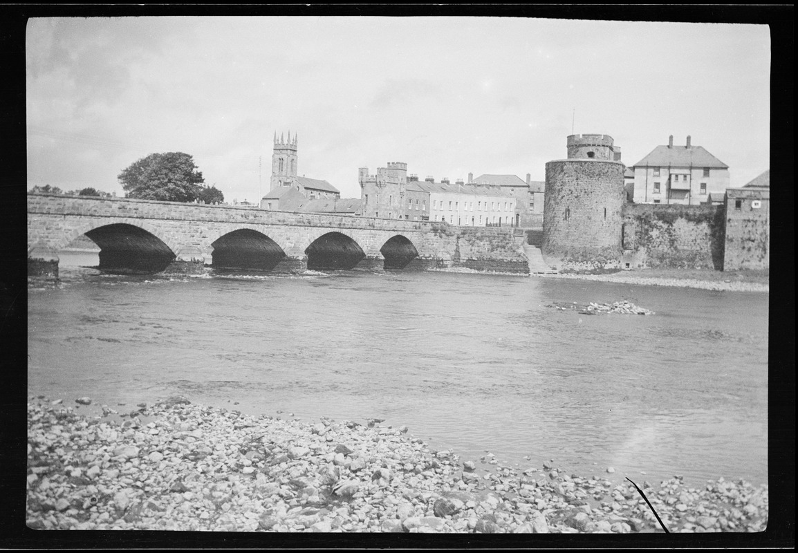 Limerick, Thomond Bridge and King John's Castle