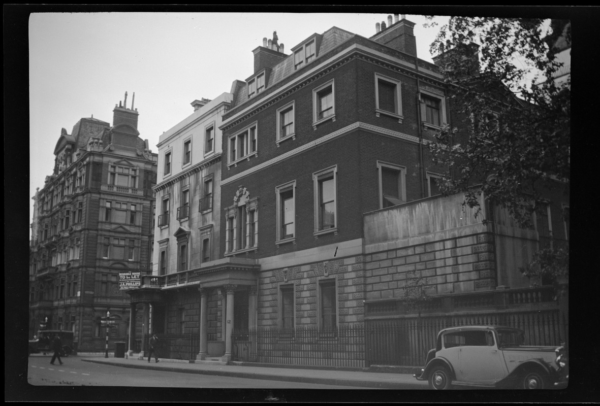 Closed and all furnishings sold. The Pioneer Club, 12 Cavendish Place W1, London, England