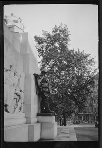 London, the War Memorial, Hyde Park and Piccadilly