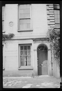 London, doorway of house where Whistler the artist lived in Chelsea