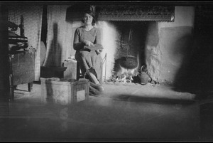 Donegal, carding wool in a cottage in Gortahork