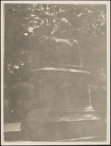 Memorial to Rosa Bonheur, bull in the garden at Fontainebleau