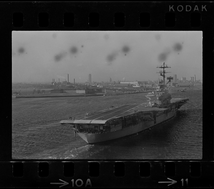 Wasp carrier arrives in port at South Boston after astronauts pickup