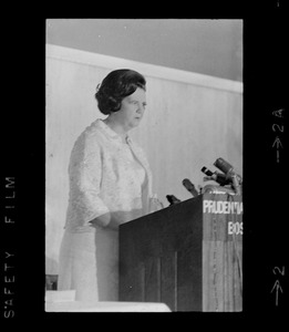 Mayoralty candidate Louise Day Hicks address students and newsmen at a debate sponsored by the Sigma Delta Chi fraternity held in the executive dining room at the Prudential Center