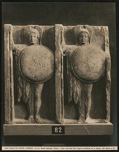 Athènes - Grèce. Musée National. Athéna - relief votif avec deux figures primitives de la déesse. (IV siècle a. C.)