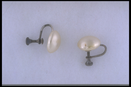 Pair of earrings