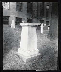 Paul Revere Monument, Old Granary Burying Ground, Tremont Street, Boston, Mass., May 12, 1920