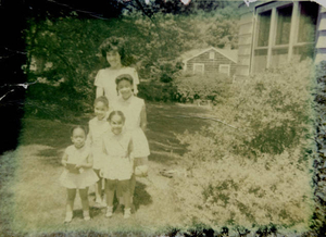 Four Hudspeth sisters and mother in front of George and Virginia Alexander's House