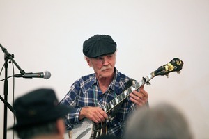 Bill Keith performing with Japanese musicians during Jim Kweskin Jug Band 50th anniversary tour