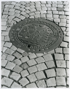 Utility cover with harbor scene