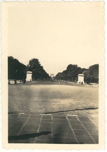 Paris: Champs Elysée with Arc de Triomphe in distance