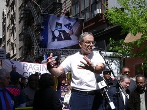 Brent Blackwelder (President, Friends of the Earth) addressing the crowd during the march opposing the War in Iraq