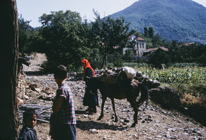 Woman and horse on Labuništa path