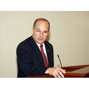 Robert E. DiCenso addresses audience at College of Business Administration's Distinguished Service Awards ceremony