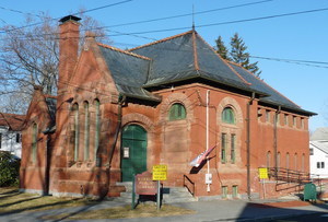 Merrick Public Library: exterior view of the front entrance