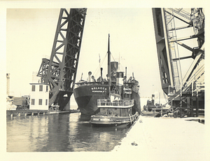 [View of the ship "Malacca" and a tugboat passing through the Meridian Street Bridge]