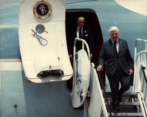 Mike Mansfield and Thomas P. O'Neill deboarding Air Force One