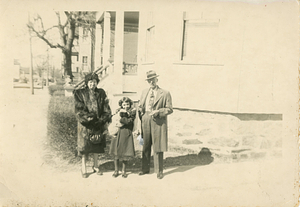 Rose and Ricardo Ares with their daughter, Carmen