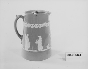 Syrup pitcher with cover