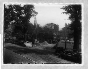 Shaft #1 and Beacon Hill, Boston Common, looking southeast, Boston, Mass., October 5, 1910